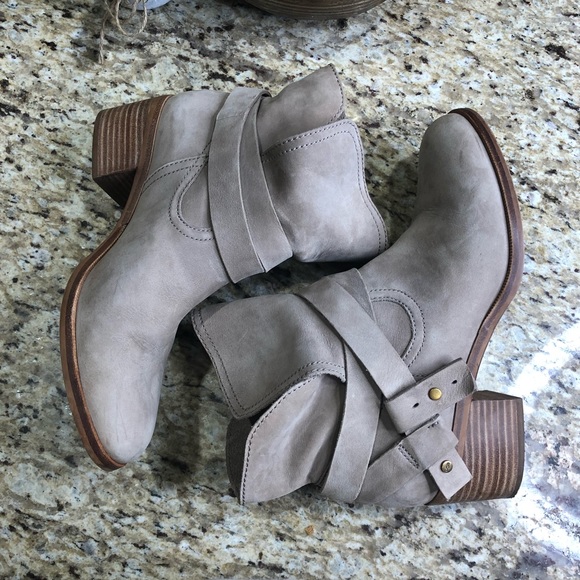 Ugg Australia Elora Leather Almond Toe Ankle Boots Sahara 9.5 - Picture 3 of 9